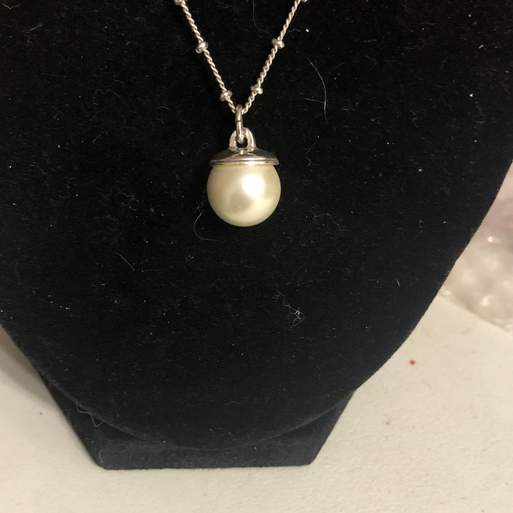 The Limited Silver Necklace with Pearl Pendant - Picture 7 of 9